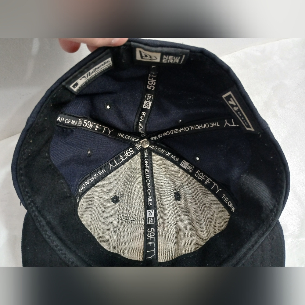 Black SnapBack cap from the Boston Red Sox One Size 7 1/8 - Picture 9 of 9